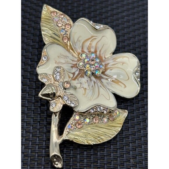 Unbranded Jewelry - Vintage Enamel Rhinestone and Gold-Tone Dogwood Flower with Bee Brooch, Unsigned